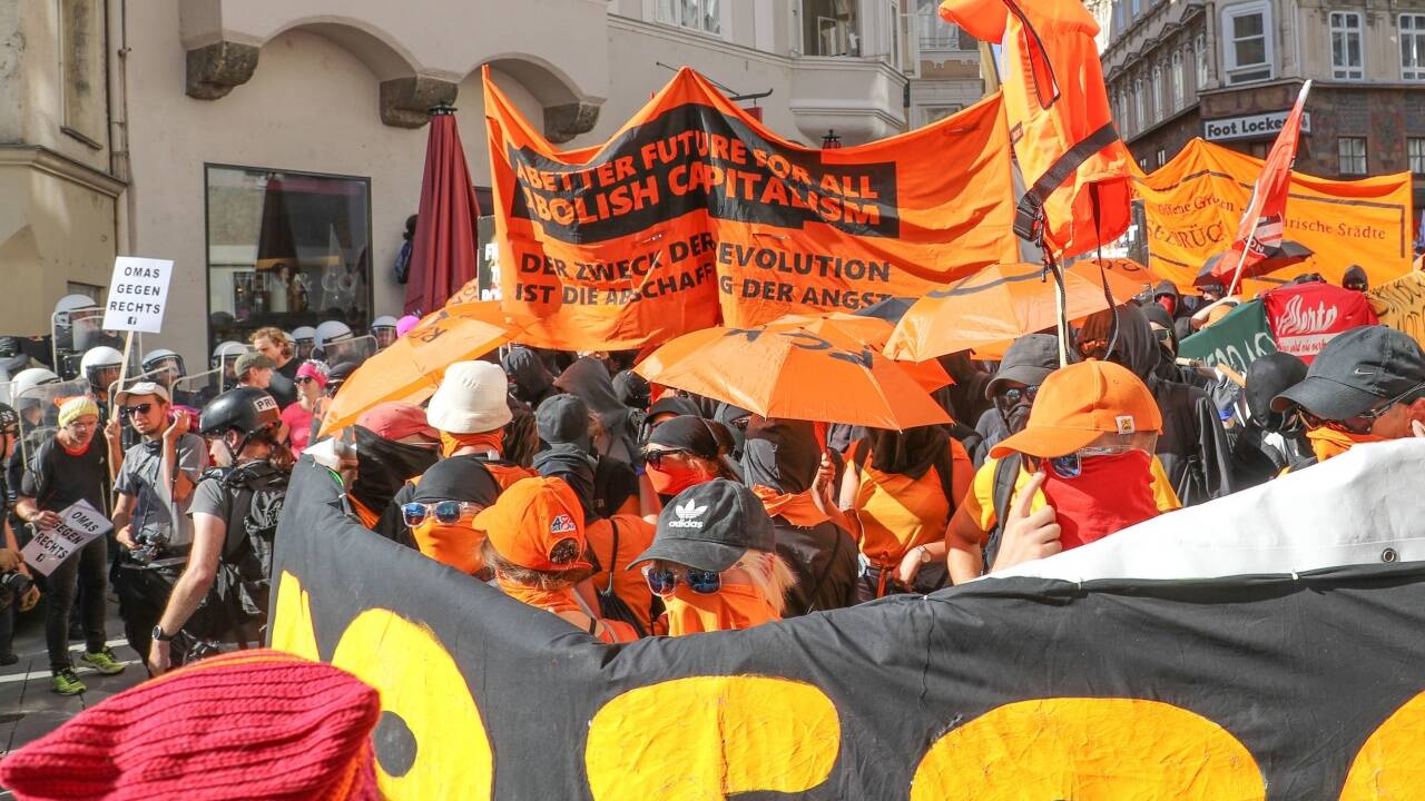 Der EU-Gipfel wurde von einem Alternativ-Gipfel begleitet: Die Plattform Solidarisches Salzburg rief zum „Marsch der Verantwortung“ auf.  