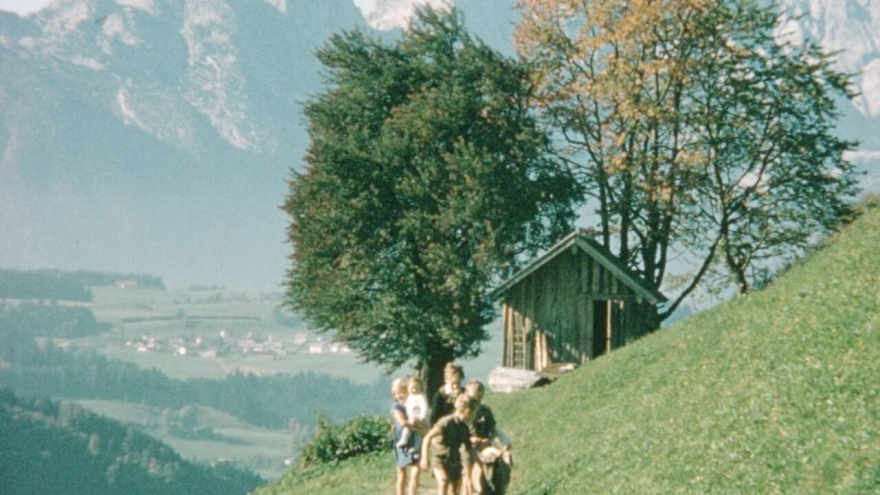 Volksschule Tauglboden in den 1980er Jahren.  
