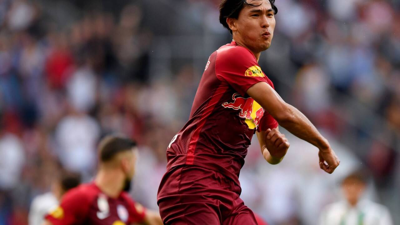 Maximilian Hofmann (Rapid) und Takumi Minamino (RBS).  Maximilian Hofmann (Rapid) und Takumi Minamino (RBS).