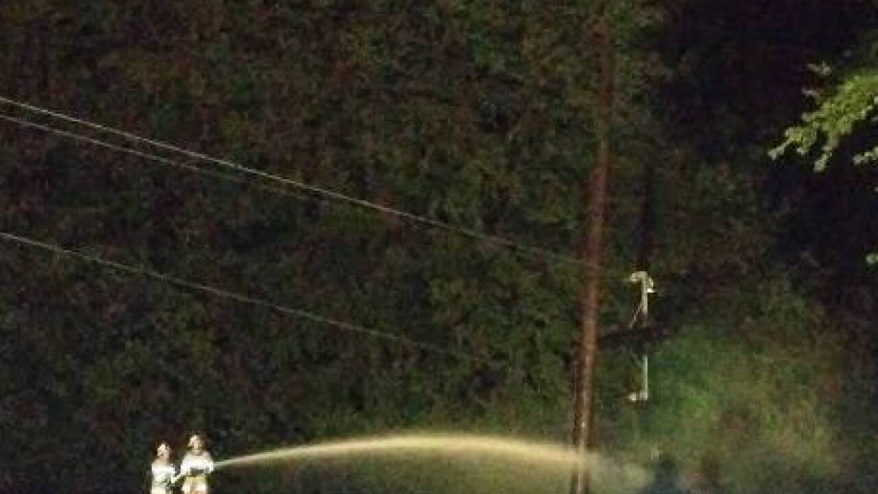 In Nußdorf am Haunsberg brannte ein Strommasten aufgrund eines Sturmschadens ab.  