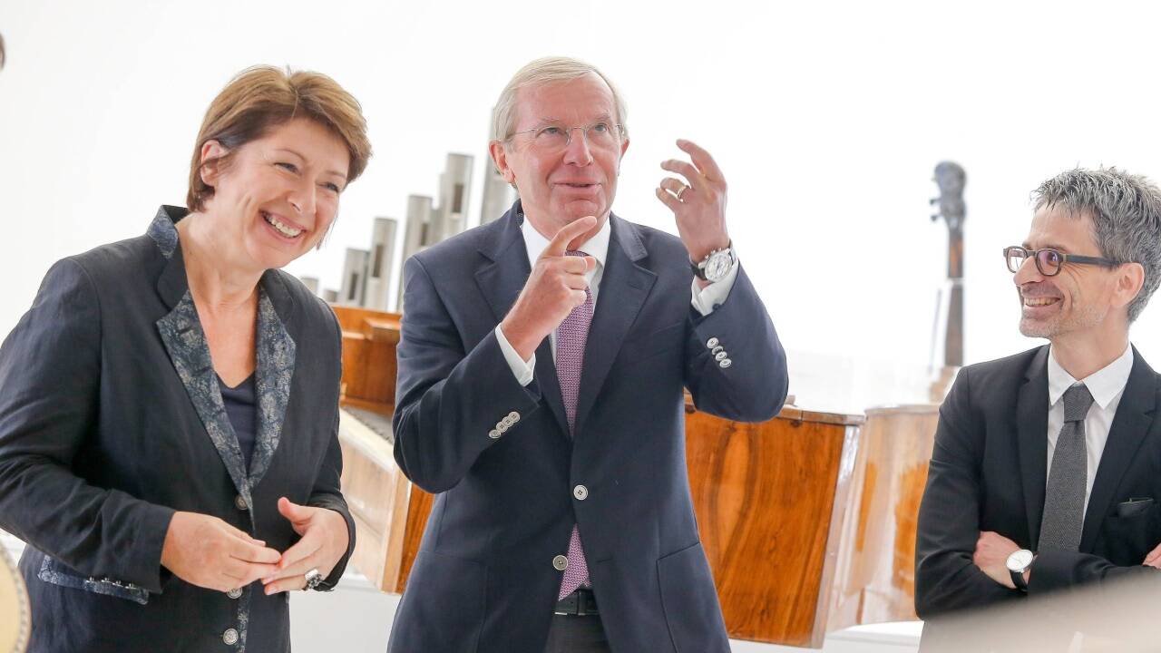 Kulturstadträtin Eveline Sampl-Schiestl, Landeshauptmann Wilfried Haslauer und Martin Hochleitner, Direktor des Salzburg Museums.  