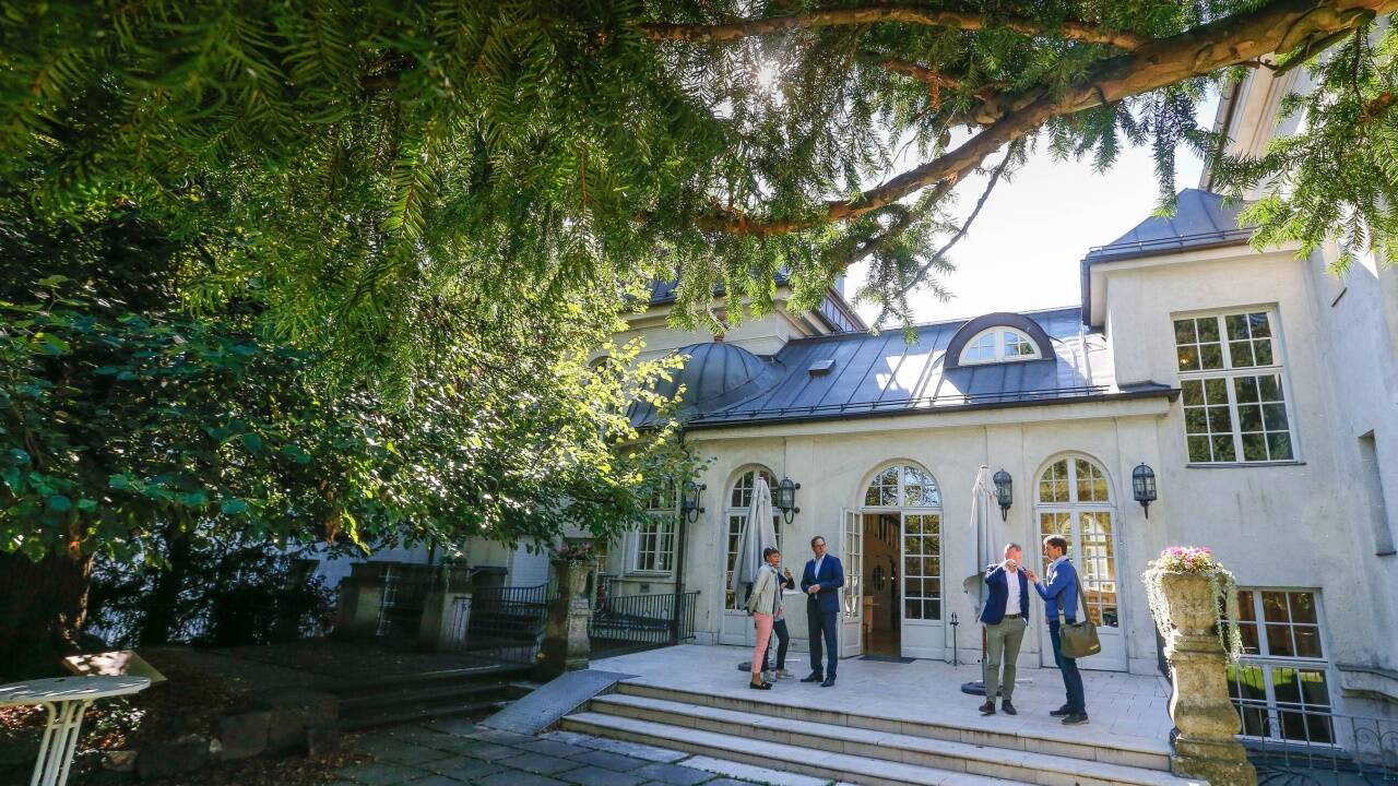 Der schöne Garten hinter dem Pausenfoyer soll durch den Umbau besser zugänglich werden.  