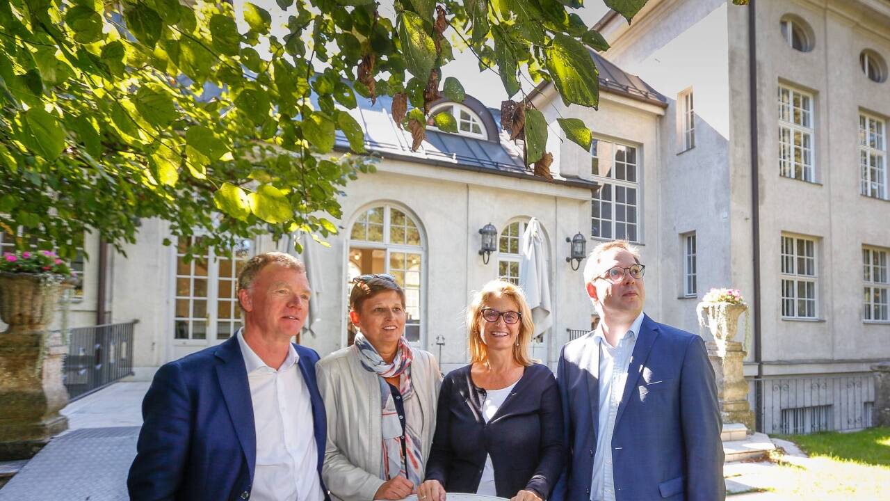 Die Jury-Mitglieder der Stiftung Mozarteum freuen sich auf eine bessere Nutzung ihres Gartens: Johannes Honsig-Erlenburg, Gabi Ramsauer, Sabine Greger-Amanshauser und Tobias Debuch.  