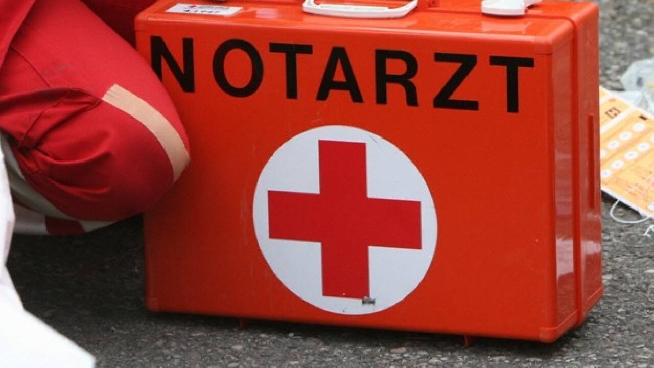 Das Rote Kreuz war mit einem Notarzt an Ort und Stelle (Symbolbild). 