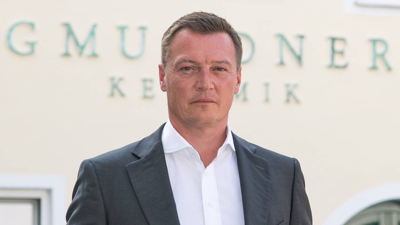 Der Salzburger Unternehmer Markus Friesacher nach dem Kauf des Traditionsunternehmens Gmundner Keramik von der Familie Moy Der Salzburger Unternehmer Markus Friesacher nach dem Kauf des Traditionsunternehmens Gmundner Keramik von der Familie Moy