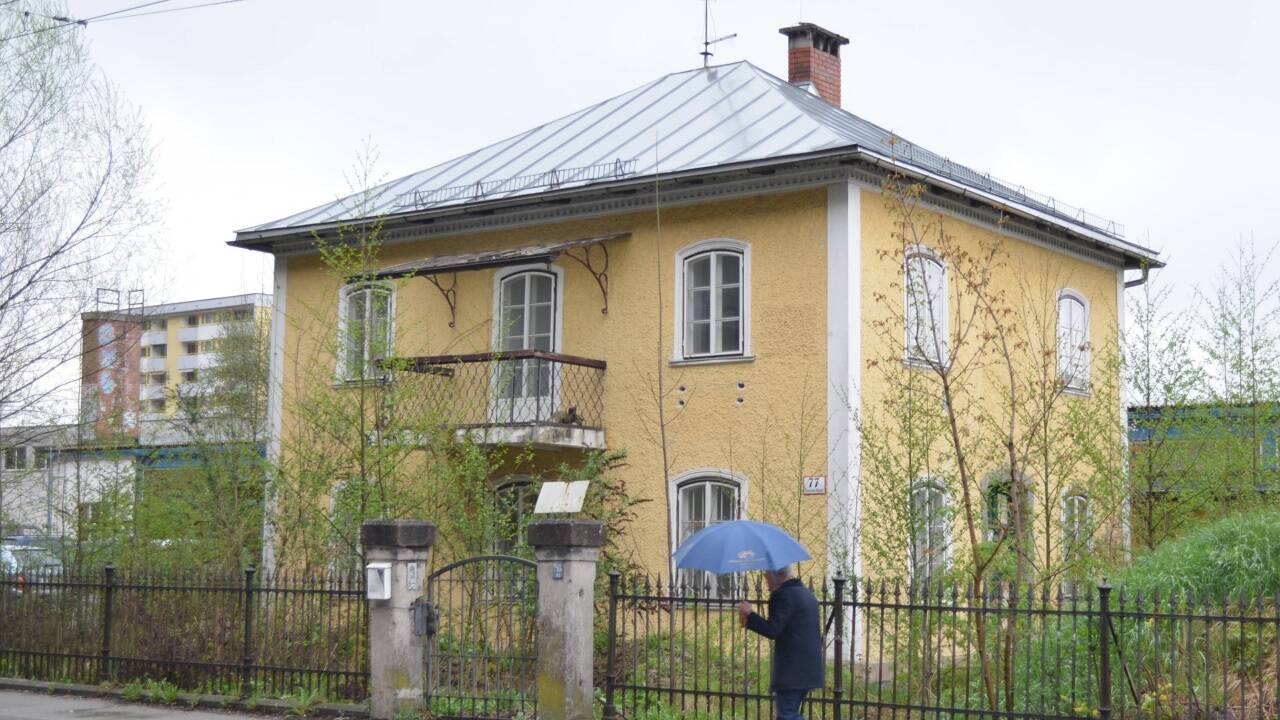 Schallmooser Hauptstraße 77 in der Vergangenheit: Verwahrloste„Gstätt’n“ im Frühling ...  