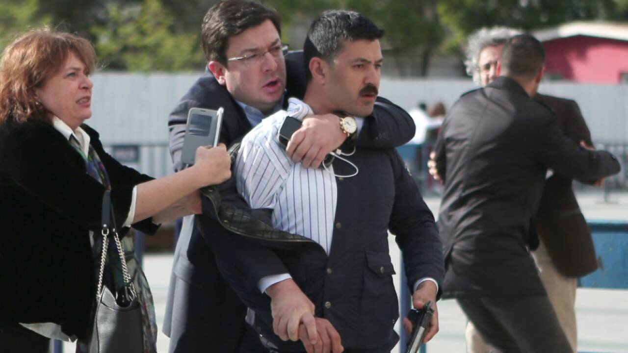 Der Attentäter verfehlte sein Ziel 