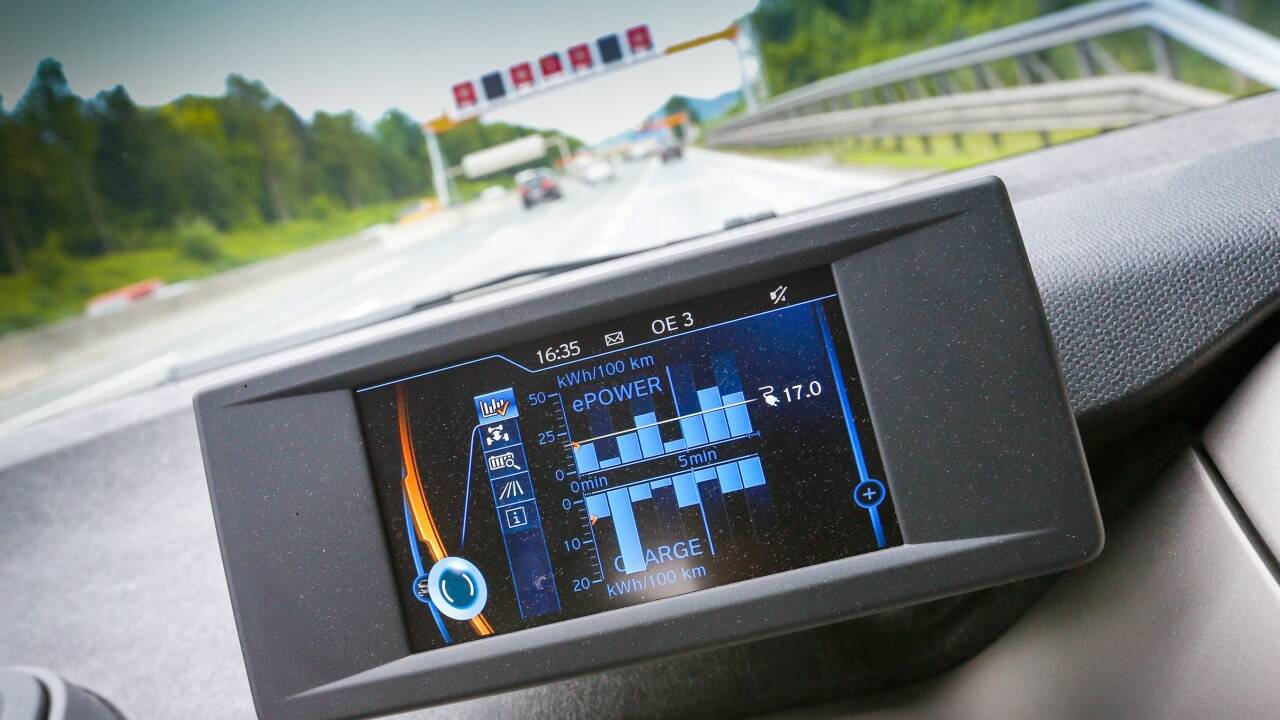 Für Elektroautos soll auf der Autobahn künftig der Luft-hunderter nicht mehr gelten. 