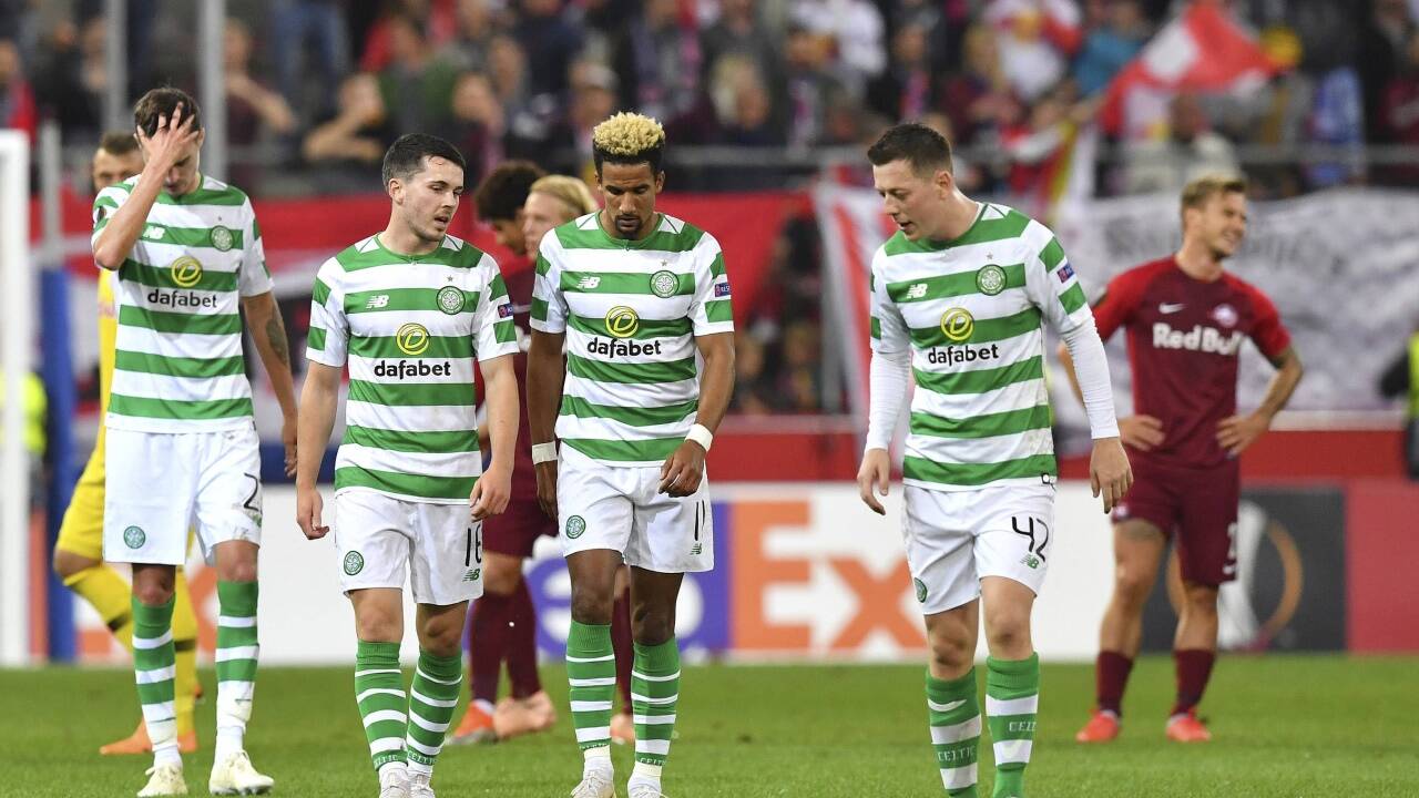 Die Celtic-Spieler sind am Boden.  