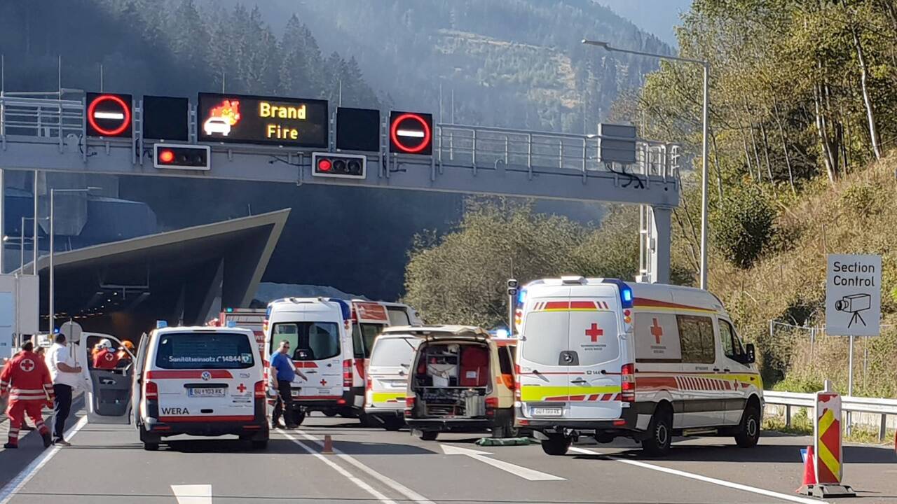 Durch den Brand eines Lkw im steirischen Gleinalmtunnel ist am Freitag, 05. Oktober 2018, die Pyhrnautobahn (A9) in diesem Bereich in beide Fahrtrichtungen gesperrt worden. 