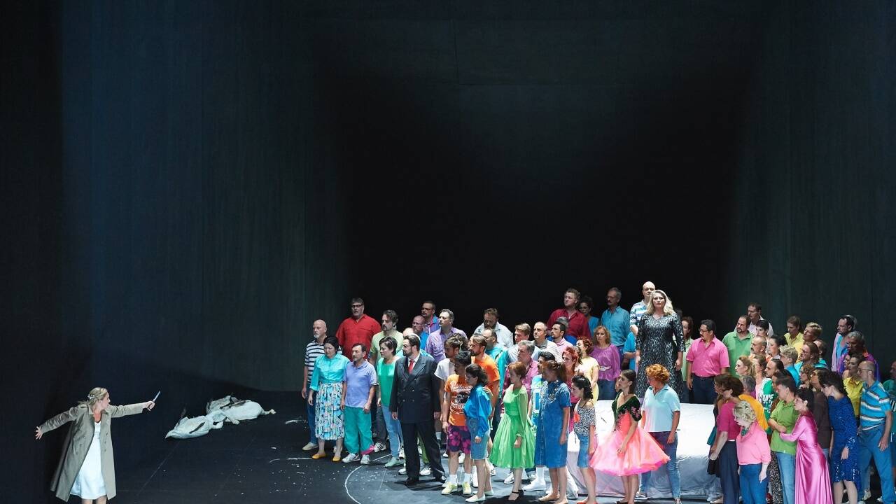 Simone Schneider (Elsa von Brabant), Goran Juric (Heinrich der Vogler), Okka von der Damerau (Ortrud), Staatsopernchor Stuttgart 