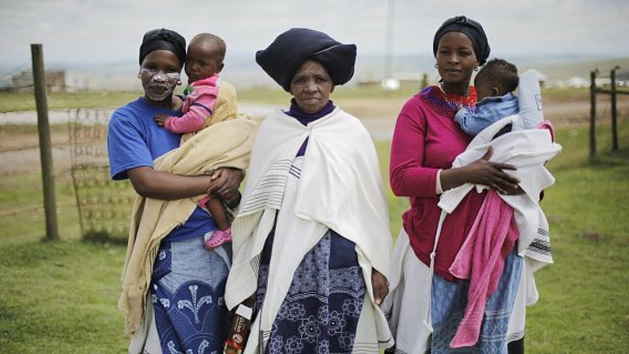 Nelson Mandela in seinem Heimatdorf beigesetzt