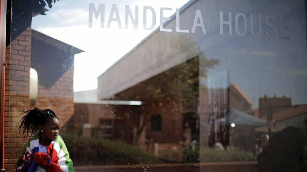 Nelson Mandela in seinem Heimatdorf beigesetzt