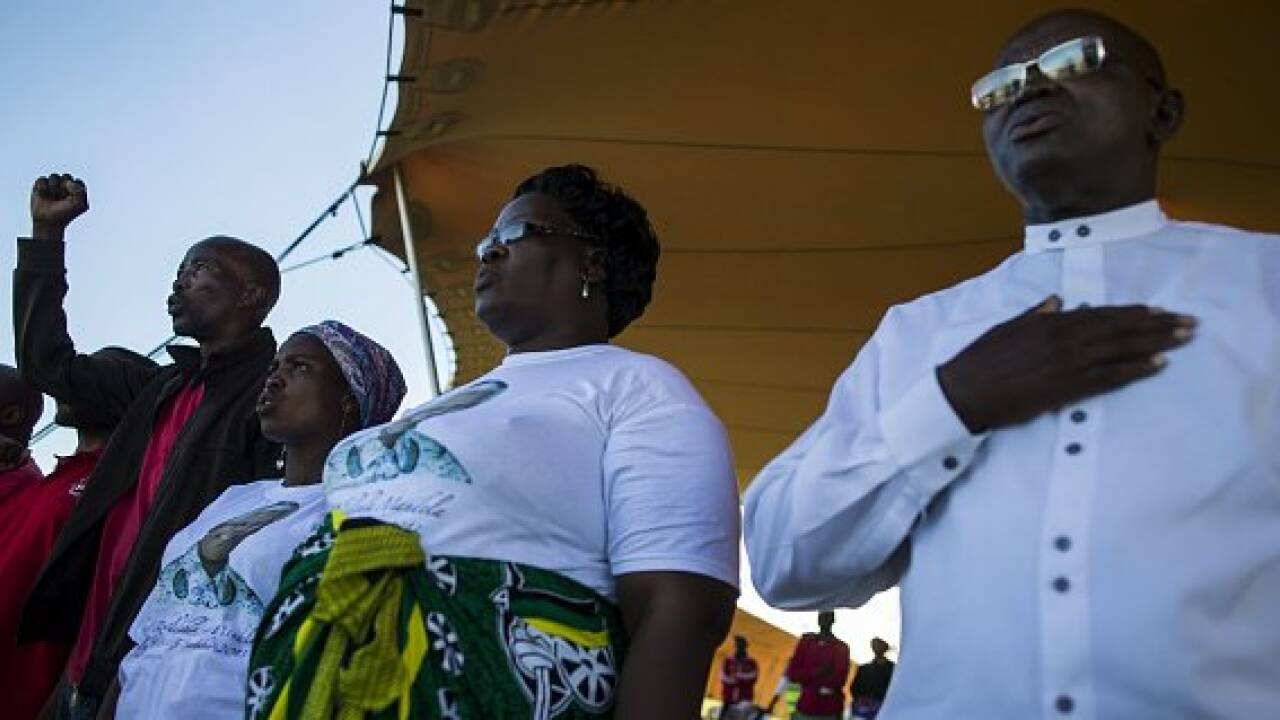Nelson Mandela in seinem Heimatdorf beigesetzt