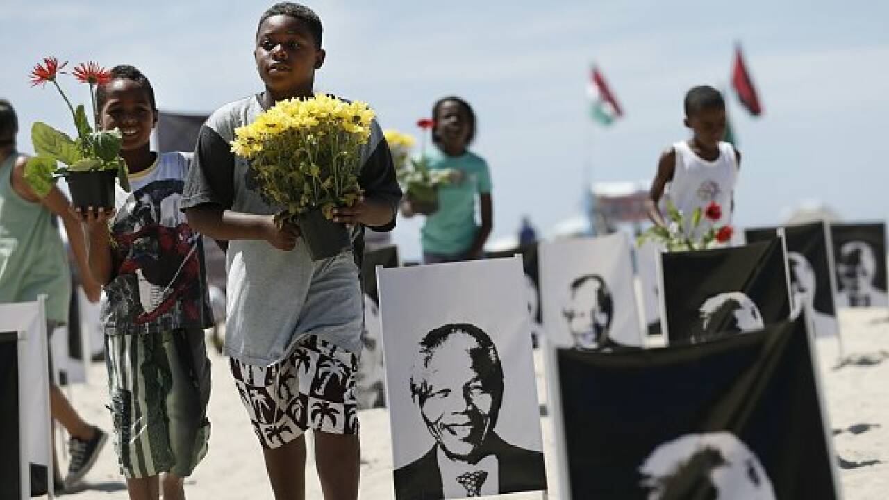 Nelson Mandela in seinem Heimatdorf beigesetzt