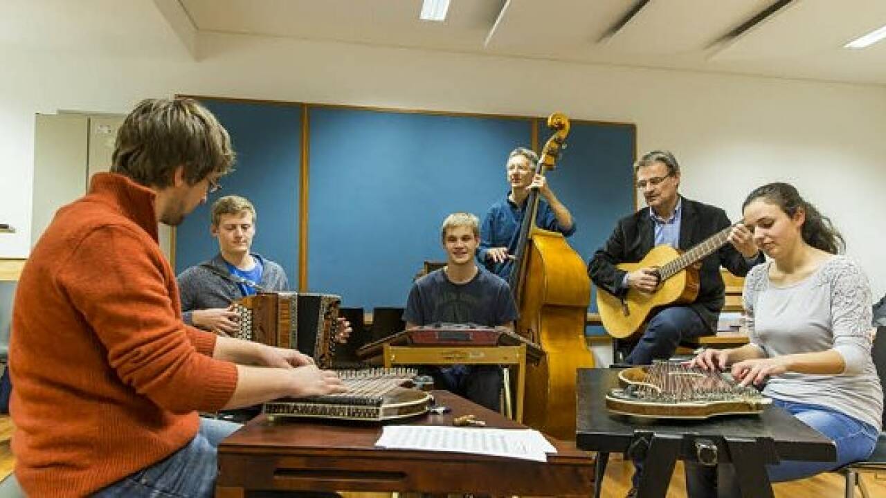 Studium mit Hackbrett und Zugin