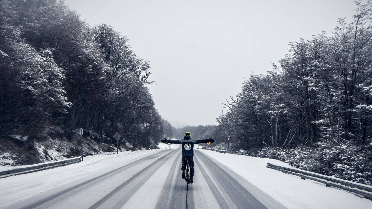 Der österreichische Extremsportler Michael Strasser hat mit seinem Projekt 'Ice2Ice' nach eigenen Angaben einen Weltrekord aufgestellt. 