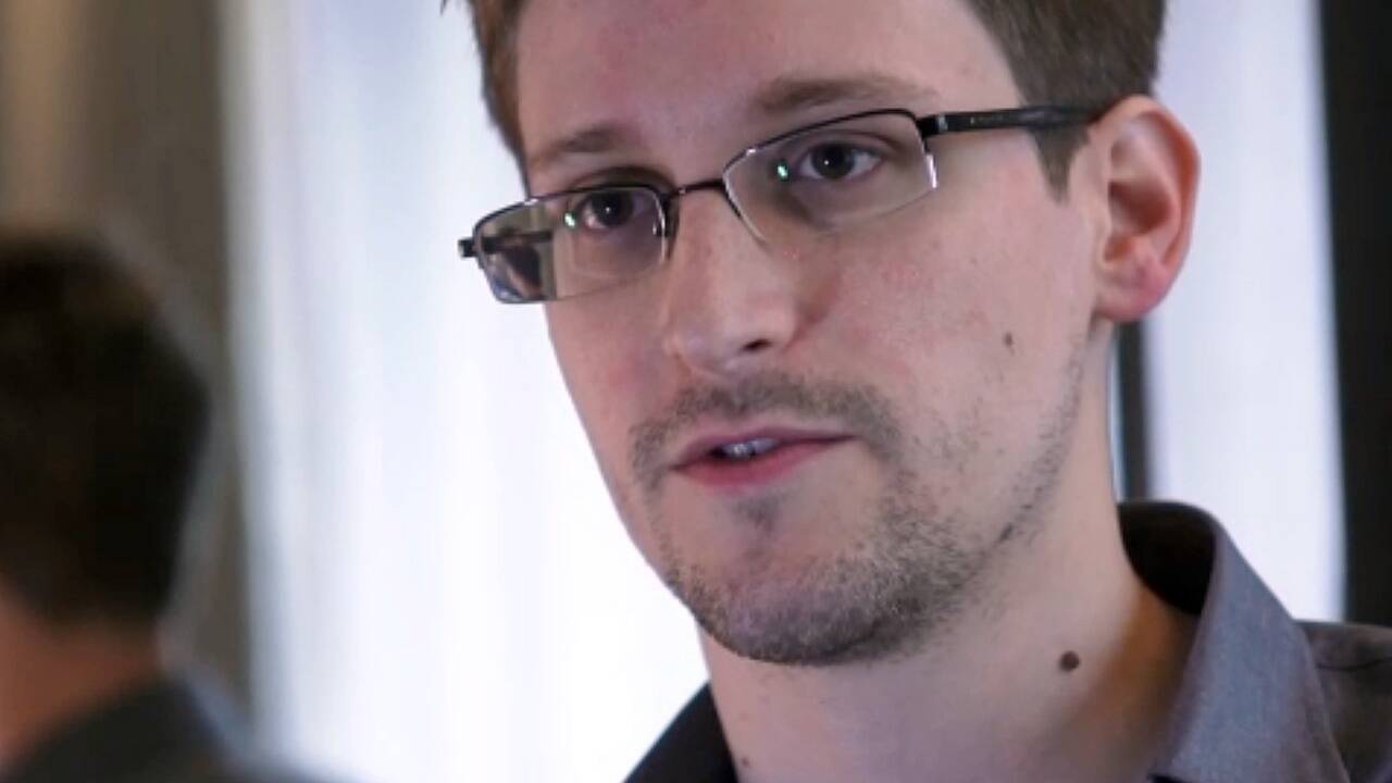 10. Juni 2013 – erstmals zeigt Edward Snowden öffentlich sein Gesicht. Dieses Foto stammt aus einem der Nachrichtenagentur AFP übermittelten Video.  10. Juni 2013 – erstmals zeigt Edward Snowden öffentlich sein Gesicht. Dieses Foto stammt aus einem der Nachrichtenagentur AFP übermittelten Video.