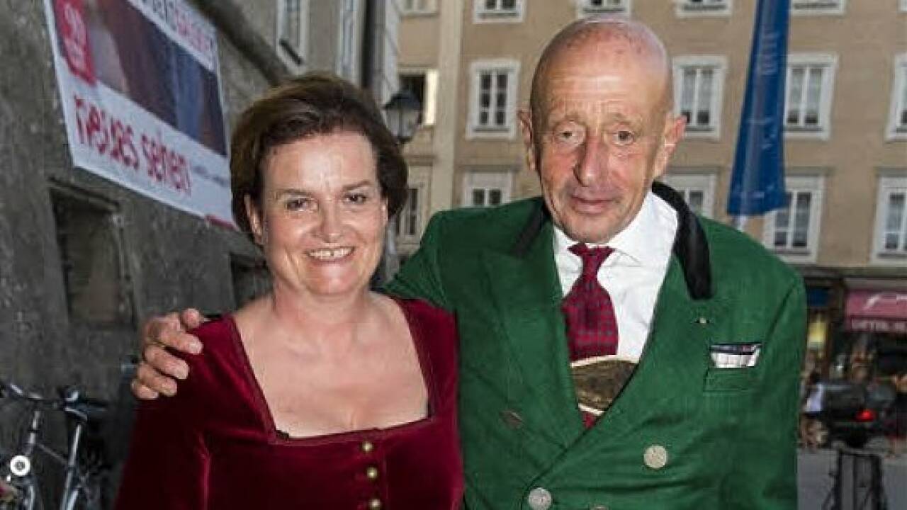 Darf ein feiner Herr mit Lederhose in die Premiere?