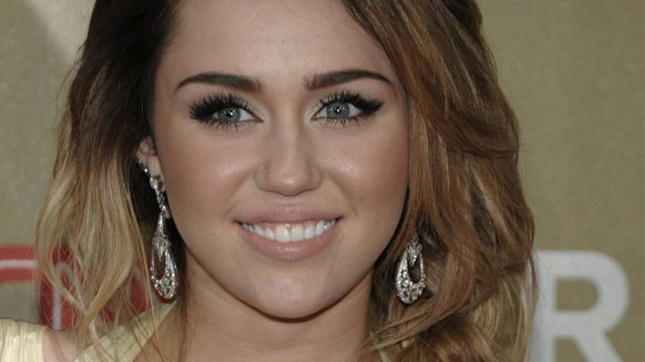 Für guten Zweck: Miley Cyrus nackt auf T-Shirt