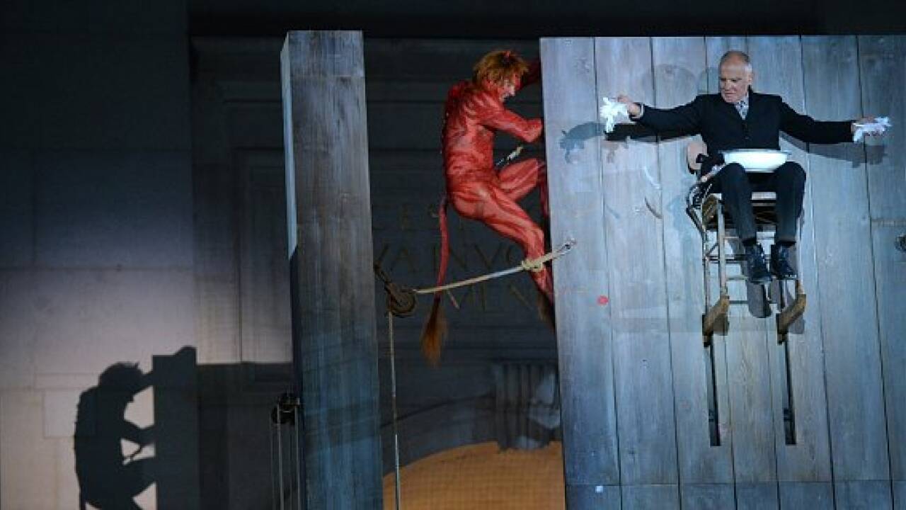 Festspiele: Ein "teuflischer" Simon Schwarz