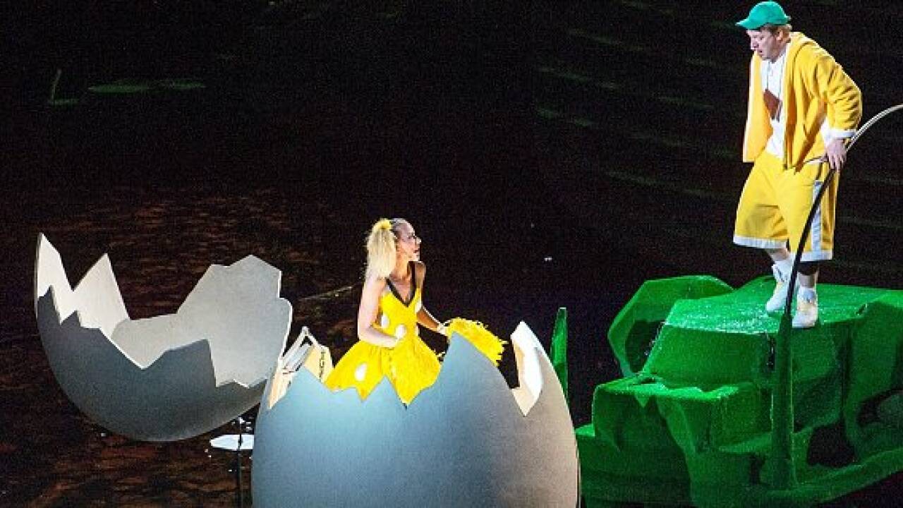 "Zauberflöte" in Bregenz: Drei Katzen wachen am See