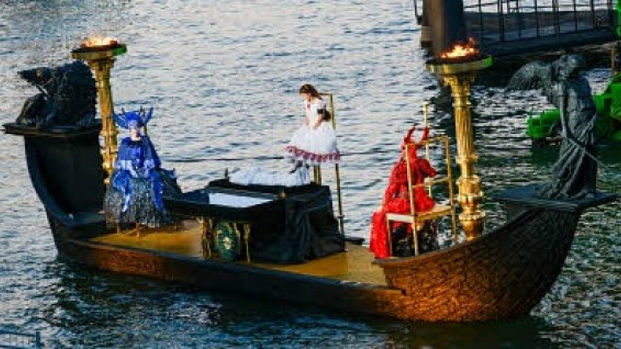 "Zauberflöte" in Bregenz: Drei Katzen wachen am See