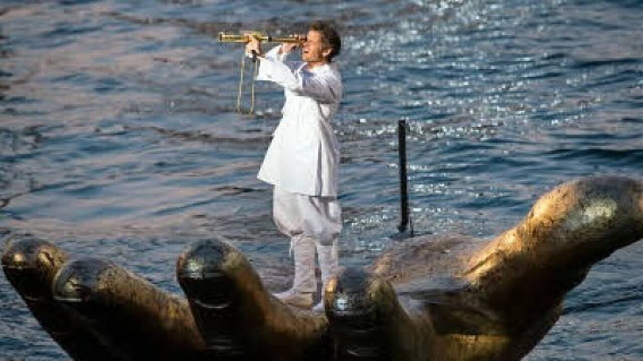 "Zauberflöte" in Bregenz: Drei Katzen wachen am See