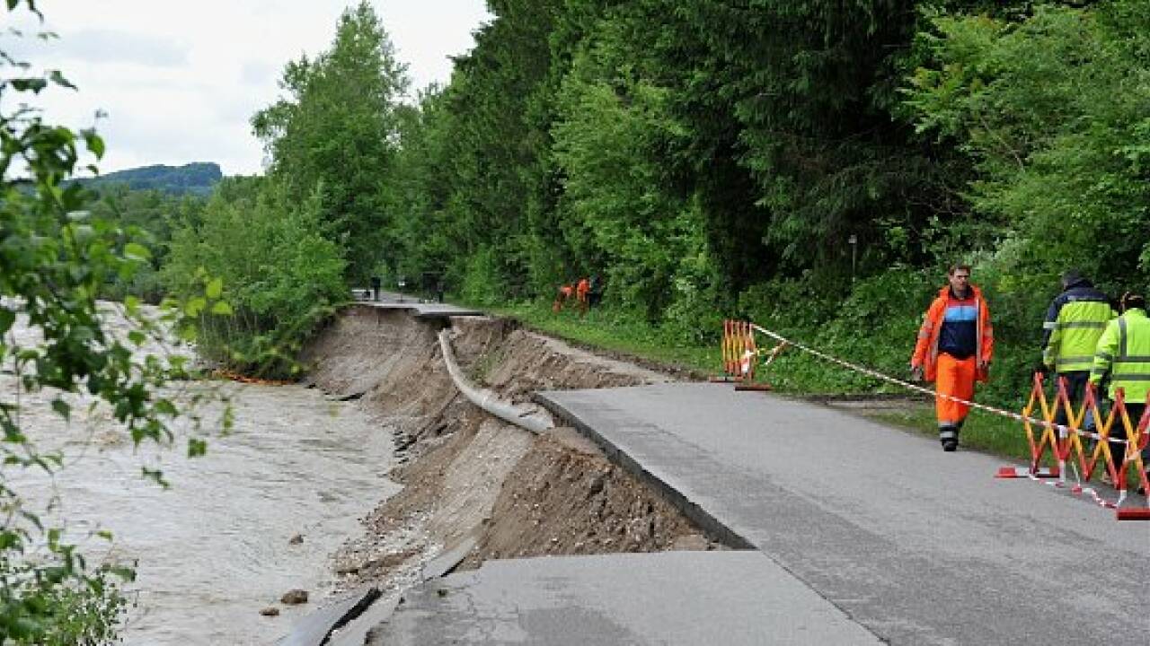 Saalachstraße weggerissen - Gasleitung gesichert