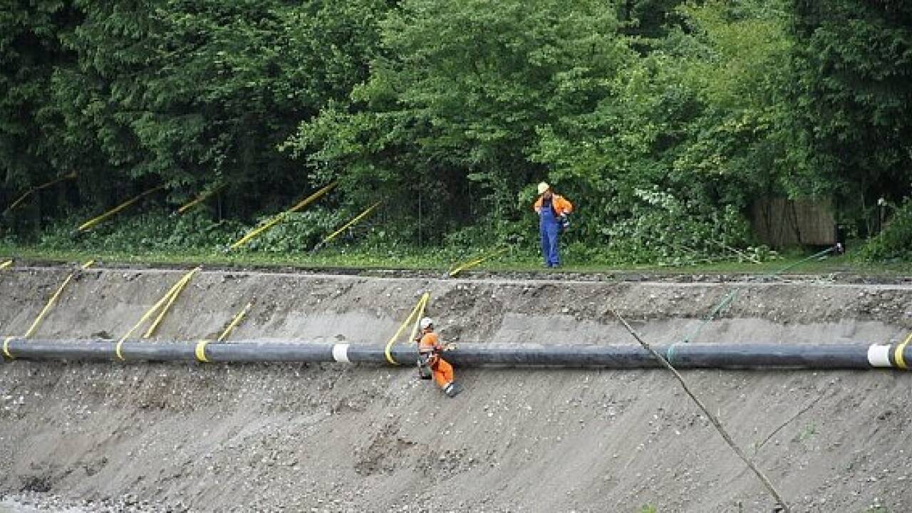 Saalachstraße weggerissen - Gasleitung gesichert