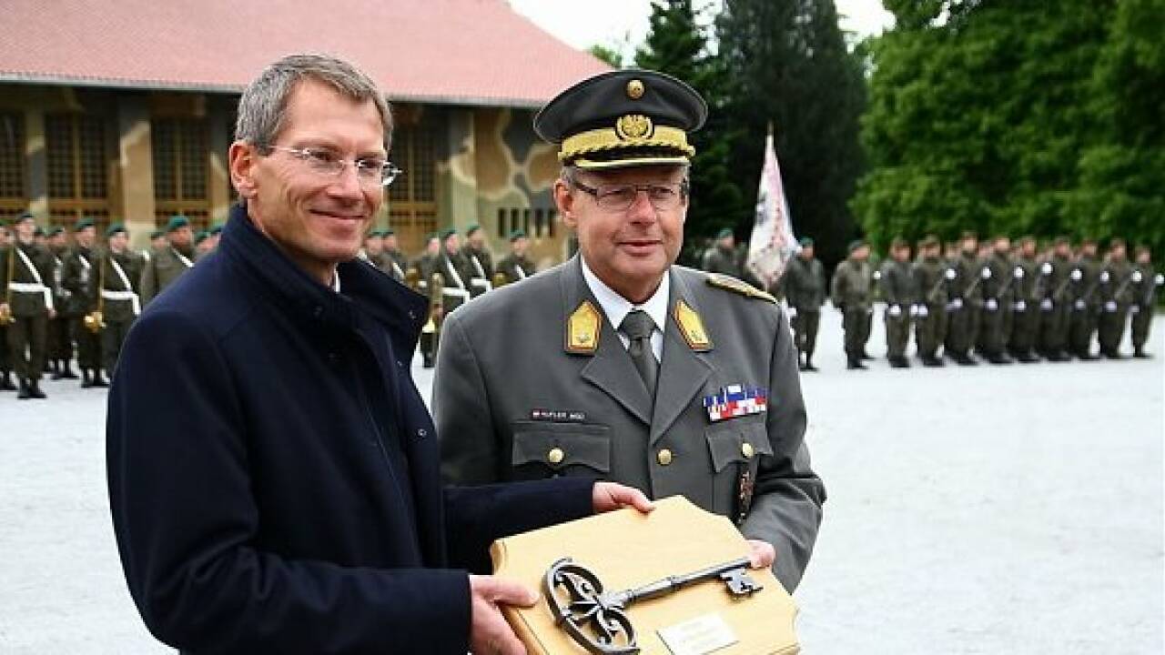 Rainerkaserne in Elsbethen an Red Bull übergeben