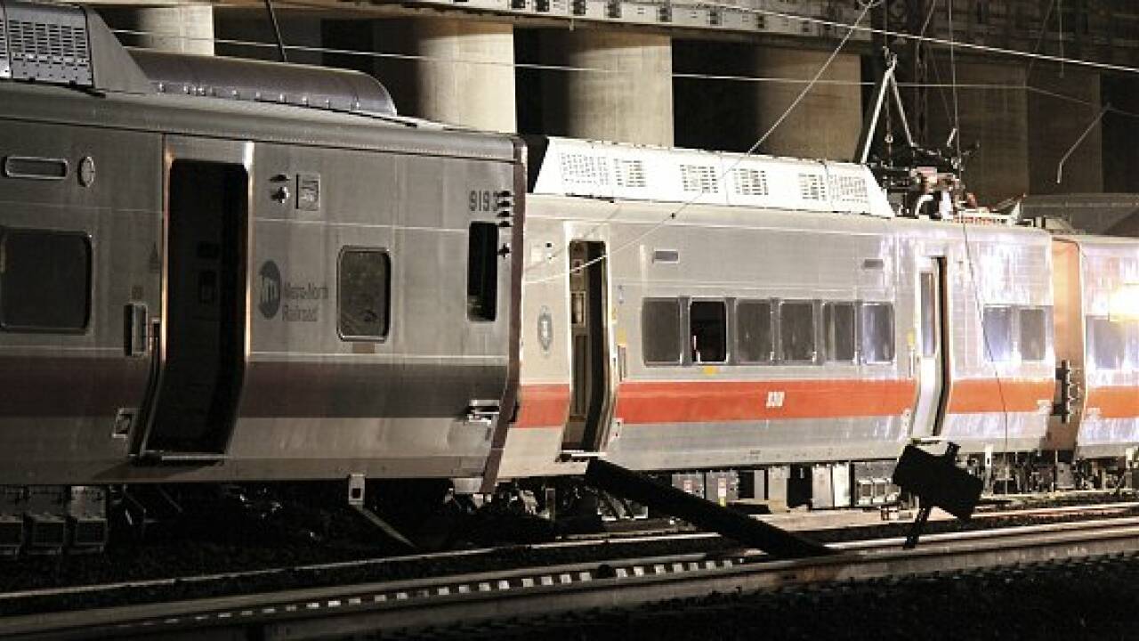 60 Verletzte bei Zugsunglück in der Nähe von New York 60 Verletzte bei Zugsunglück in der Nähe von New York