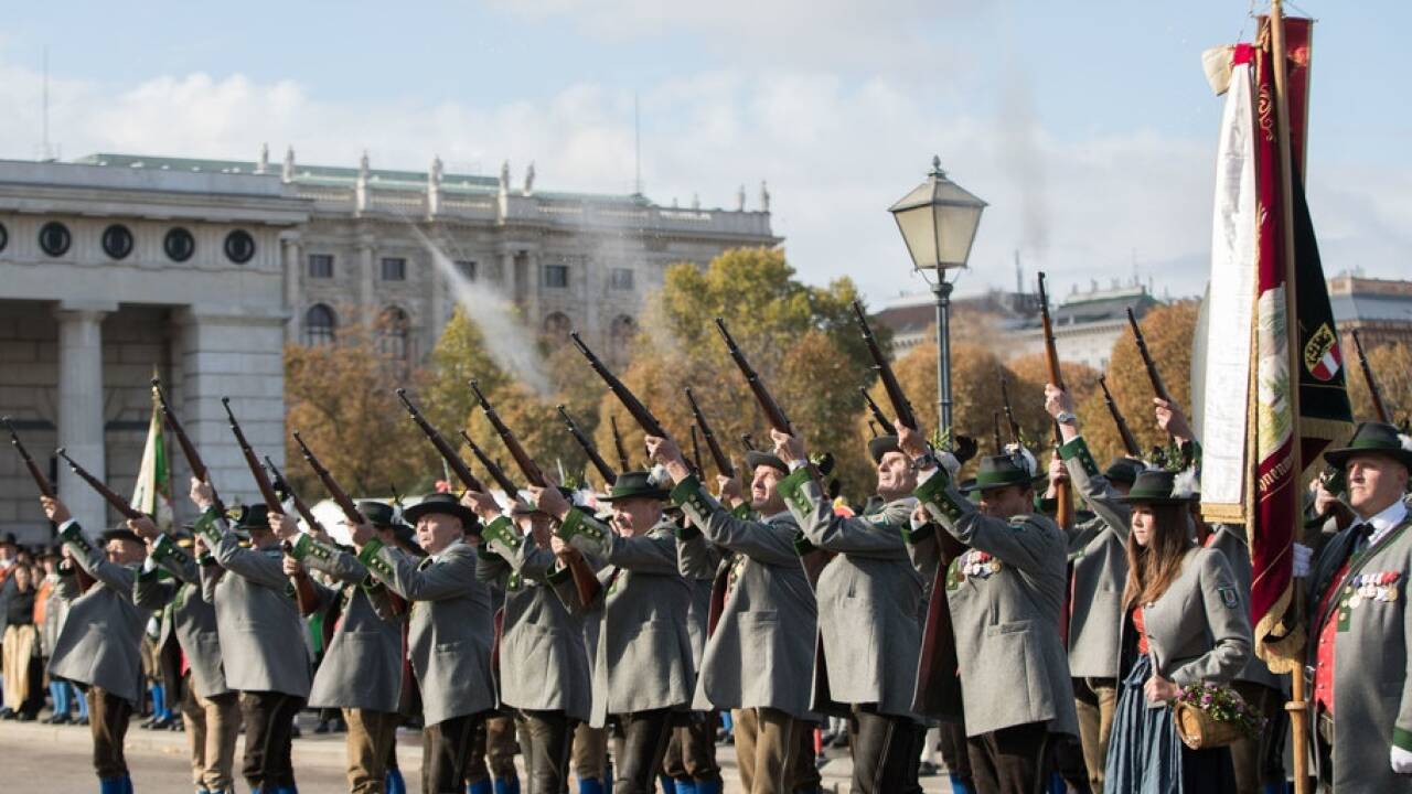 Festakt mit den Salzburger Schützen und Musikkapellen zum 100-Jahr-Jubiläum der Republik Österreich in Wien.  