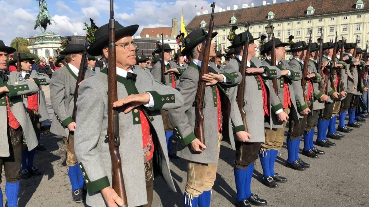 Festakt mit den Salzburger Schützen und Musikkapellen zum 100-Jahr-Jubiläum der Republik Österreich in Wien.  
