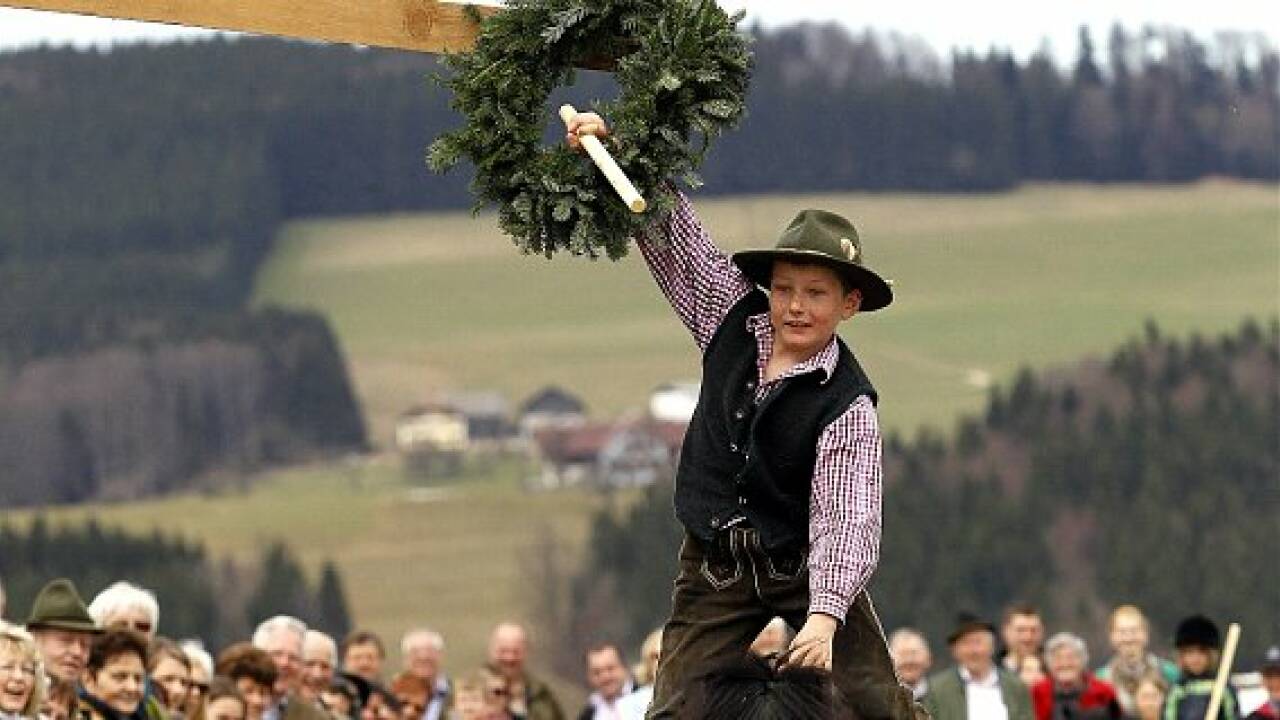 Georgiritt in Neumarkt: Wallach "Rico" trug den hl. Georg