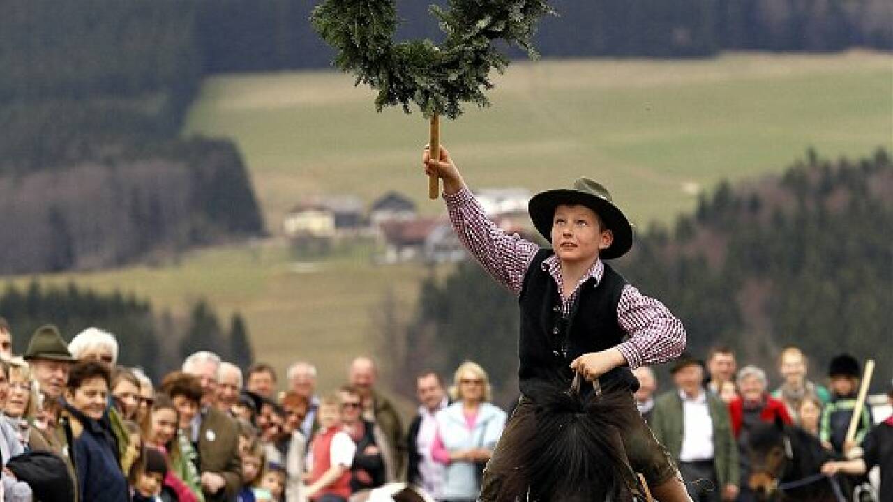 Georgiritt in Neumarkt: Wallach "Rico" trug den hl. Georg