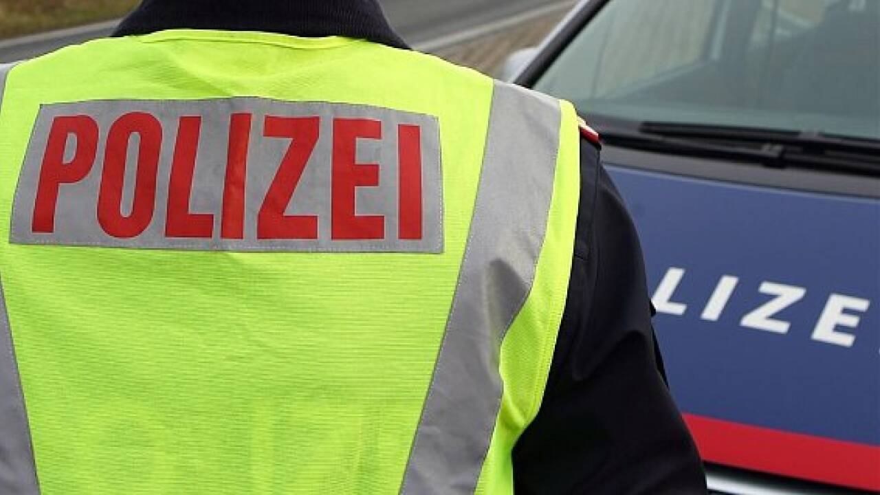 Vandalen zerstörten in St. Johann Autoscheibe Vandalen zerstörten in St. Johann Autoscheibe