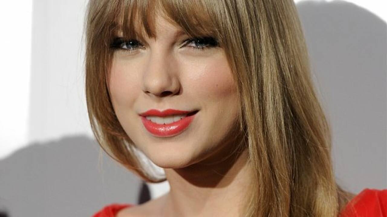 Taylor Swift besucht krebskranken Fan im Krankenhaus