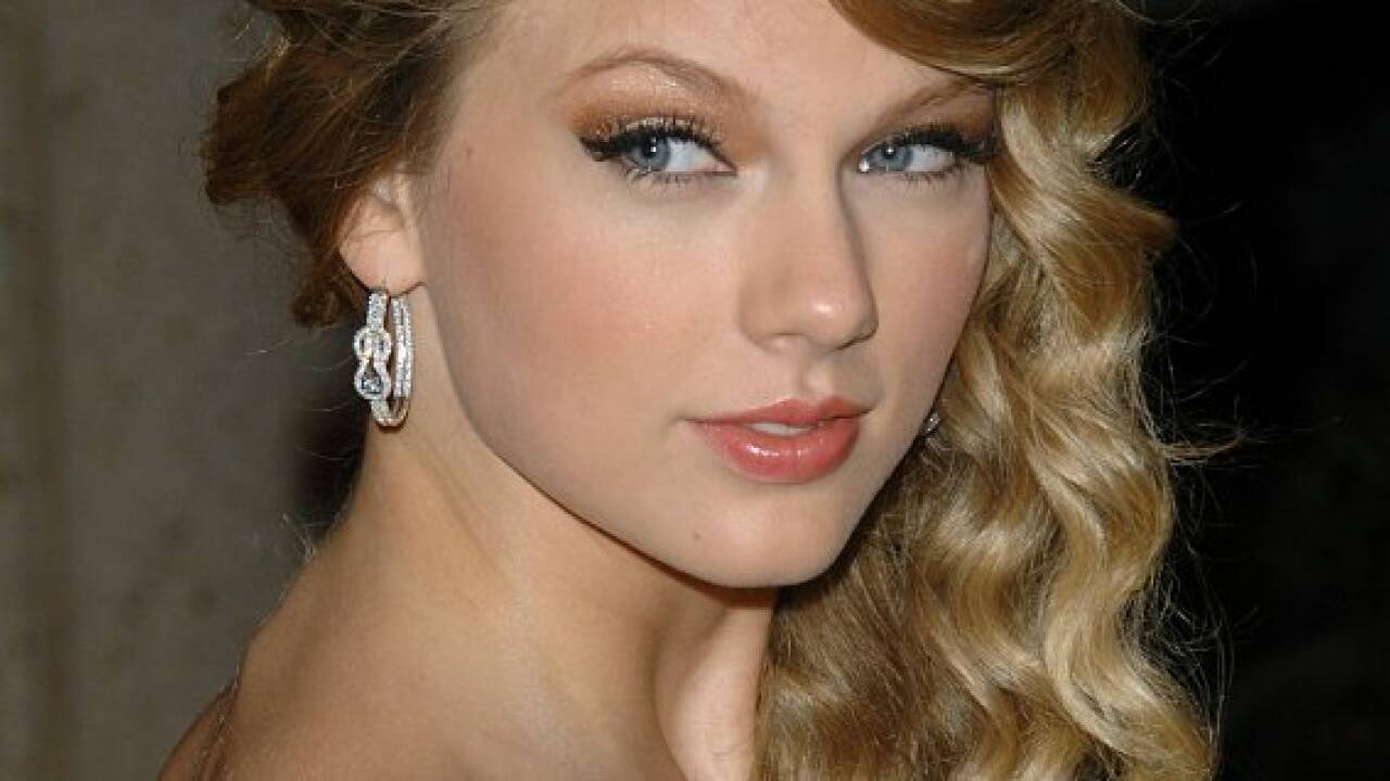 Taylor Swift besucht krebskranken Fan im Krankenhaus