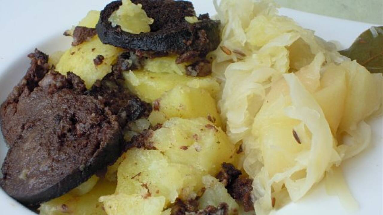 Blutwurstgröstl mit Apfelkraut Blutwurstgröstl mit Apfelkraut