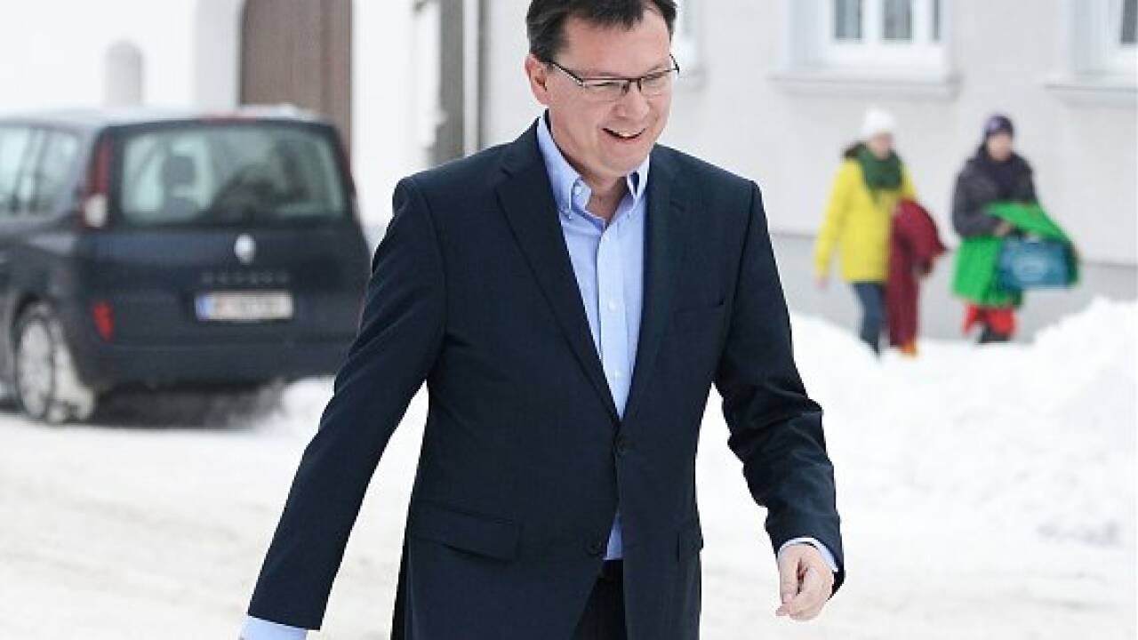 Volksbefragung: Rund 60 Prozent für Wehrpflicht