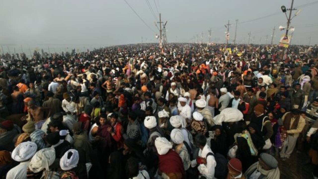 Pilgerfest: Millionen Hindus baden im Ganges