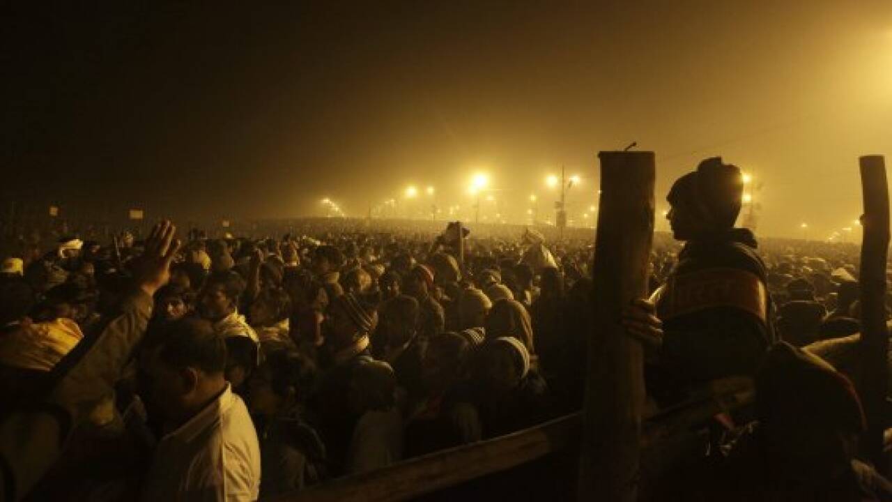 Pilgerfest: Millionen Hindus baden im Ganges