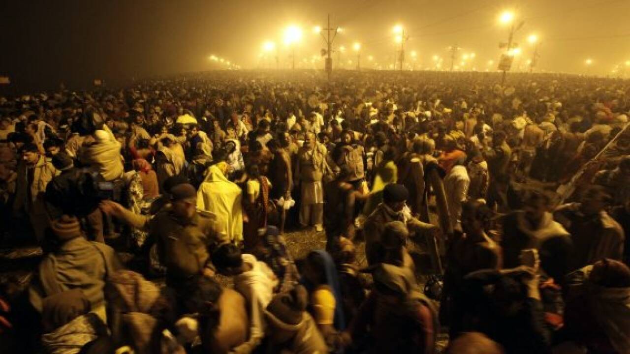 Pilgerfest: Millionen Hindus baden im Ganges