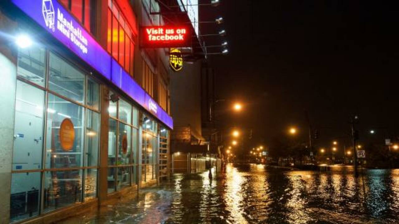 Hurrikan Sandy fegt über die USA - Zahl der Toten steigt