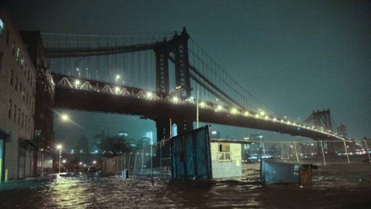 Hurrikan Sandy fegt über die USA - Zahl der Toten steigt