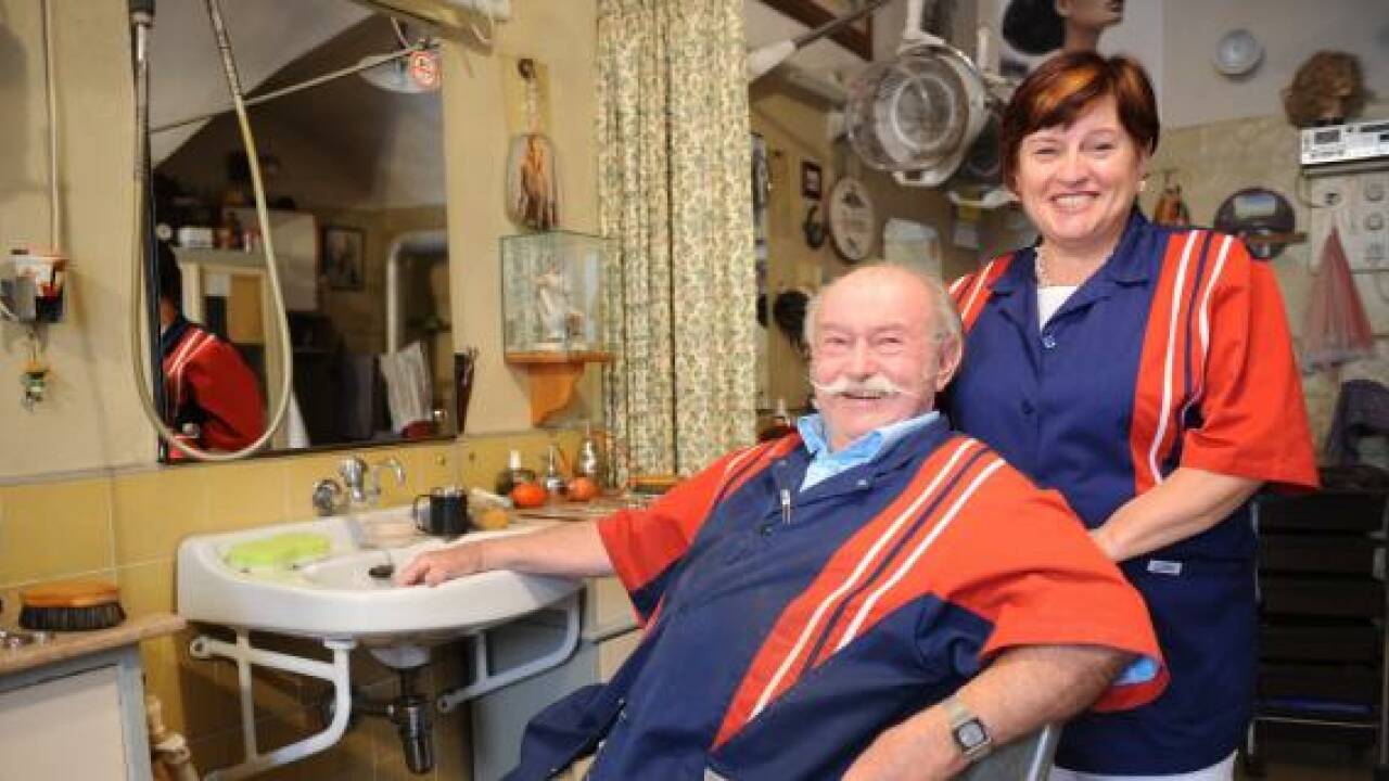 Salzburgs dienstältester Friseur geht in Pension