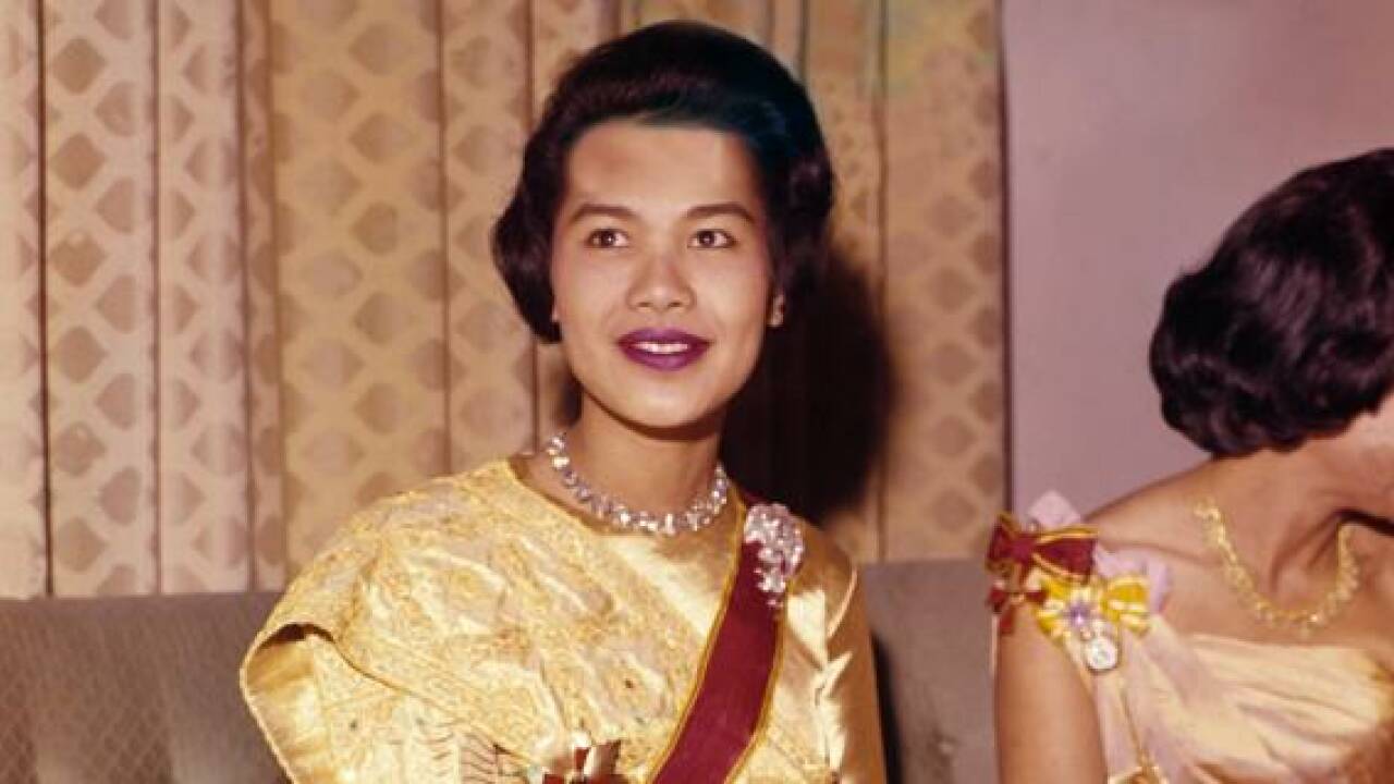 Thailands Königin Sirikit wird 80
