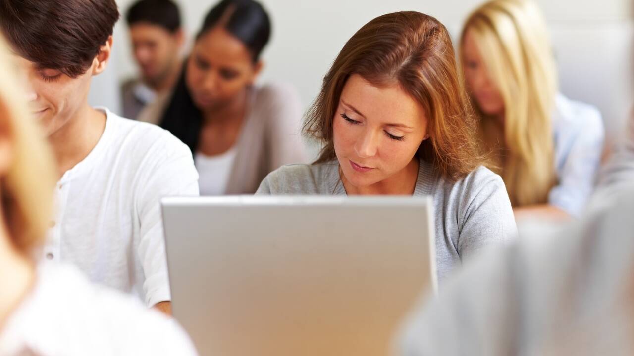 Die Nachfrage der berufsbegleitenden Studiengänge in Österreich steigt.  