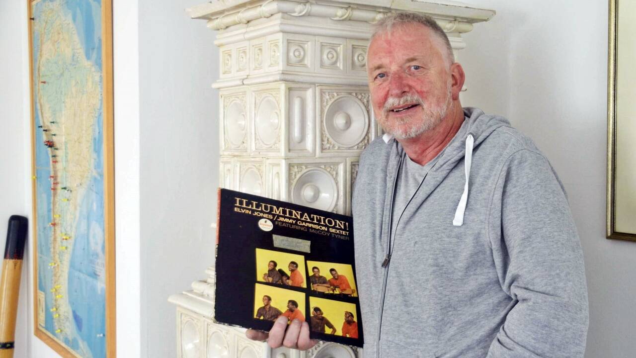 Sepp Grabmaier mit seinem ersten selbst gekauften Jazz-Album.Bilder: Brinek  Sepp Grabmaier mit seinem ersten selbst gekauften Jazz-Album.Bilder: Brinek